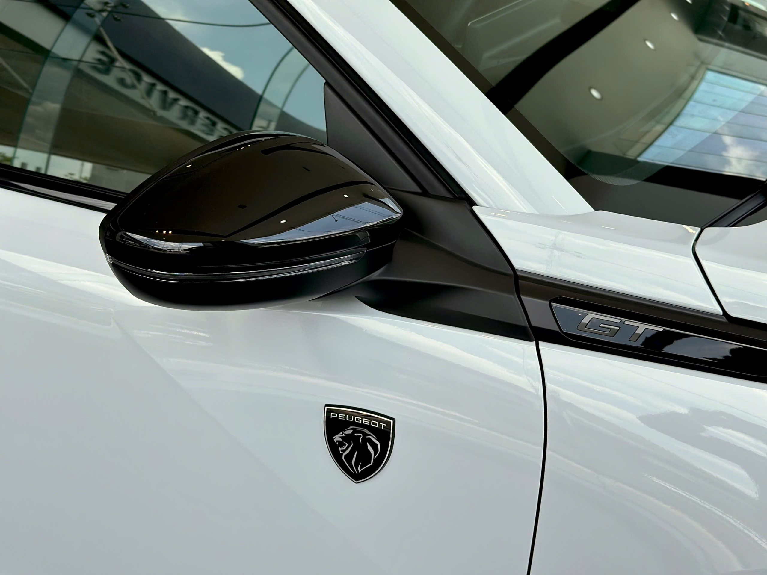 New Peugeot 2008 gương hậu tích hợp báo rẽ